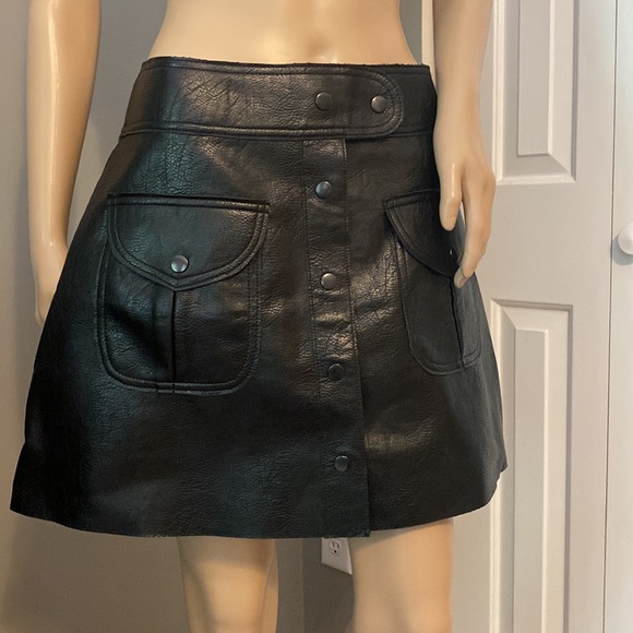 Beautiful black mini Zara women skirt - Picture 5 of 16